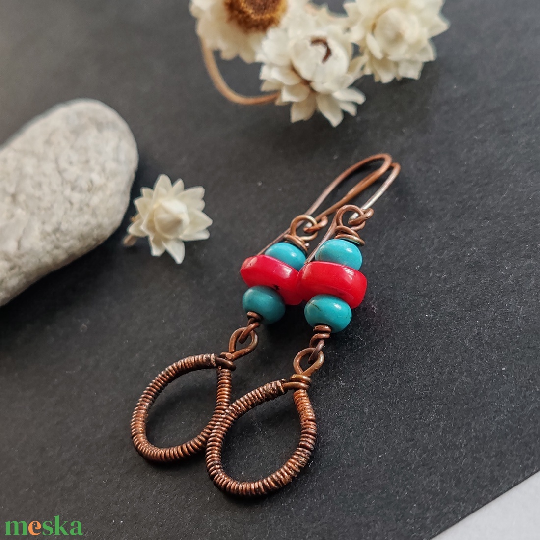 Korall - türkinit réz fülbevaló  - ékszer - fülbevaló - lógó fülbevaló - Meska.hu
