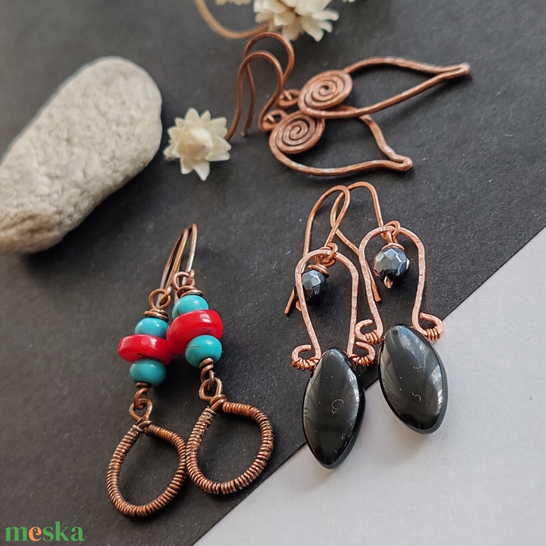 Korall - türkinit réz fülbevaló  - ékszer - fülbevaló - lógó fülbevaló - Meska.hu