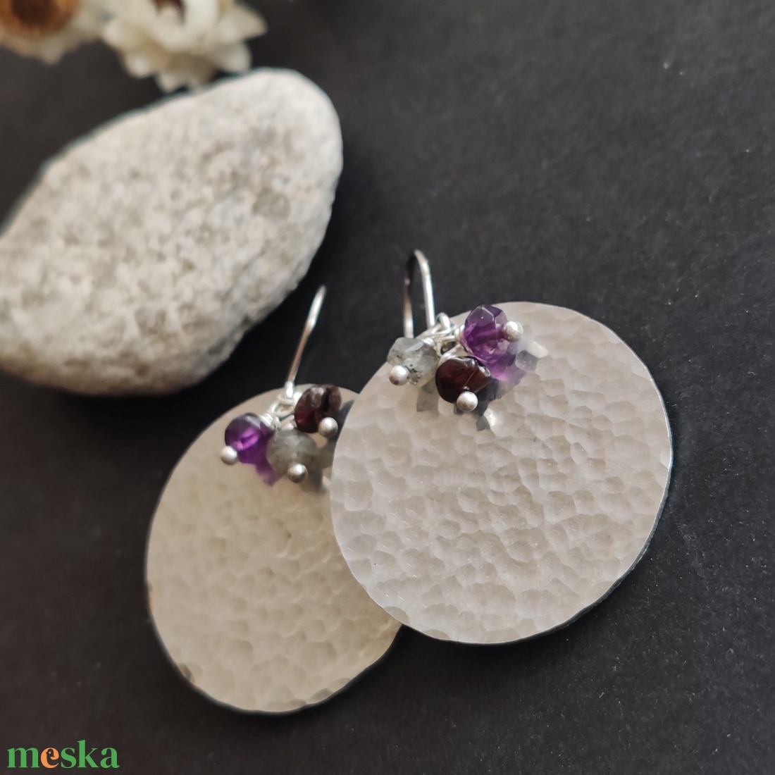 Alumínium korong - ásvány fülbevaló  - ékszer - fülbevaló - lógó fülbevaló - Meska.hu