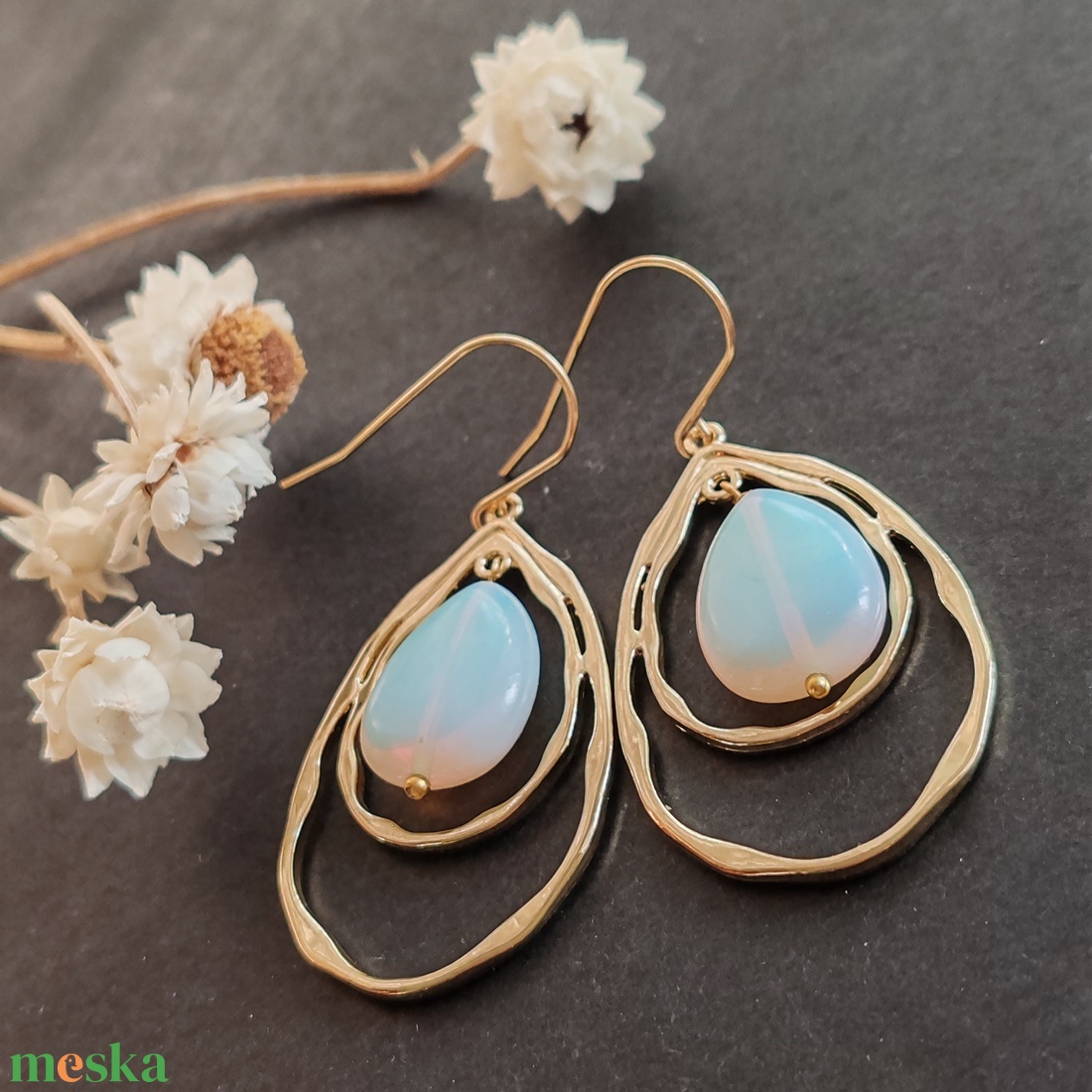 Opalit csepp arany fülbevaló  - ékszer - fülbevaló - lógó csepp fülbevaló - Meska.hu