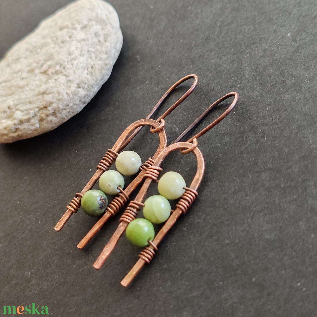 Zöldborsó fülbevaló  - ékszer - fülbevaló - lógó fülbevaló - Meska.hu