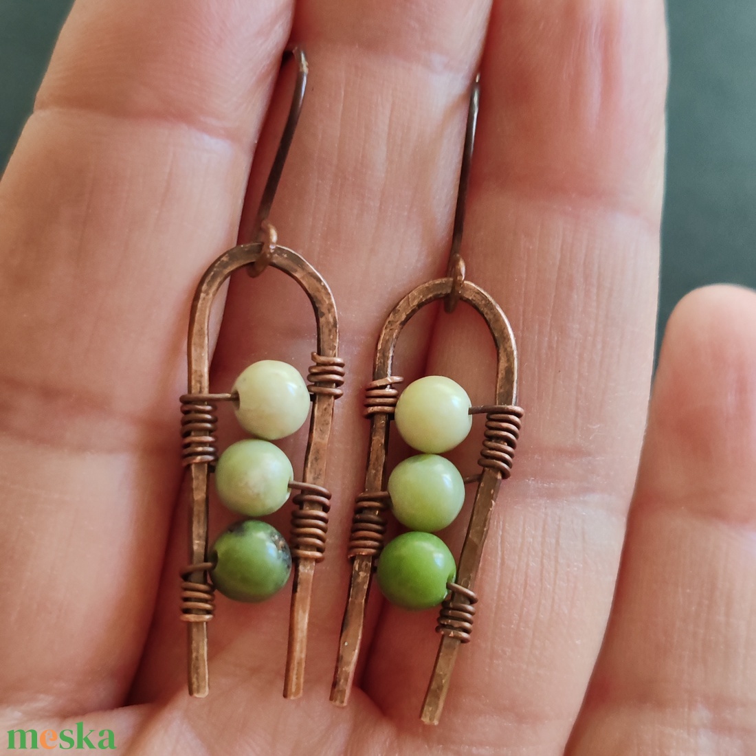 Zöldborsó fülbevaló  - ékszer - fülbevaló - lógó fülbevaló - Meska.hu