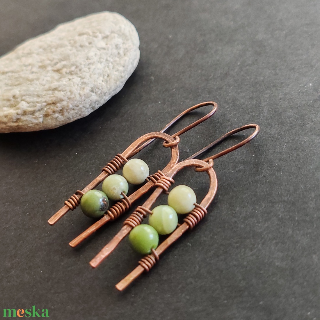 Zöldborsó fülbevaló  - ékszer - fülbevaló - lógó fülbevaló - Meska.hu