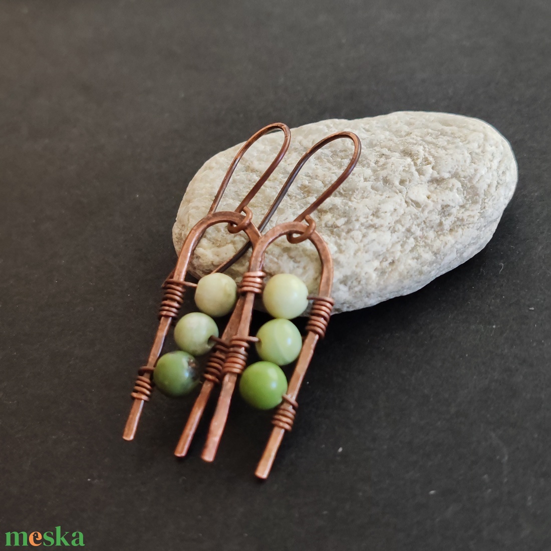 Zöldborsó fülbevaló  - ékszer - fülbevaló - lógó fülbevaló - Meska.hu