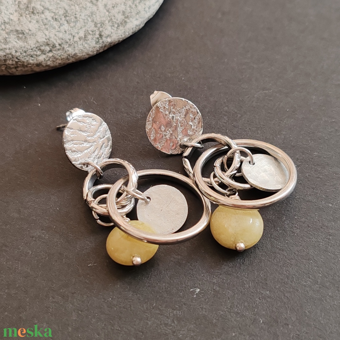 Olíva jáde bedugós fülbevaló  - ékszer - fülbevaló - lógó fülbevaló - Meska.hu