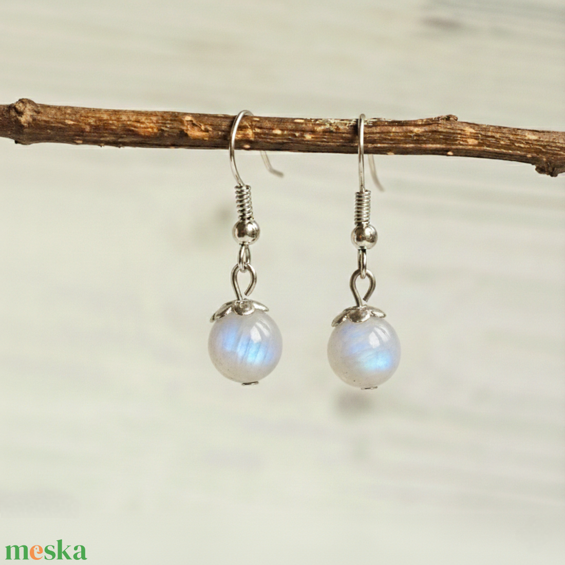 Simplicity - szivárvány holdkő fülbevaló 8 mm - ékszer - fülbevaló - lógó fülbevaló - Meska.hu