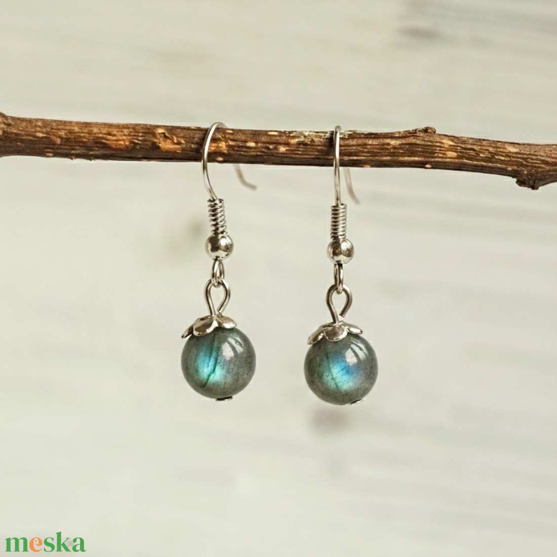 Simplicity - Labradorit fülbevaló 8 mm - ékszer - fülbevaló - lógó fülbevaló - Meska.hu