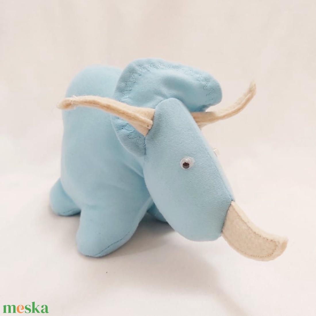 Topsz, a Triceratops - neKedD dinókollekció - játék & sport - plüssállat & játékfigura - más figura - Meska.hu Topsz, a Triceratops - neKedD dinókollekció - játék & sport - plüssállat & játékfigura - más figura - Meska.hu