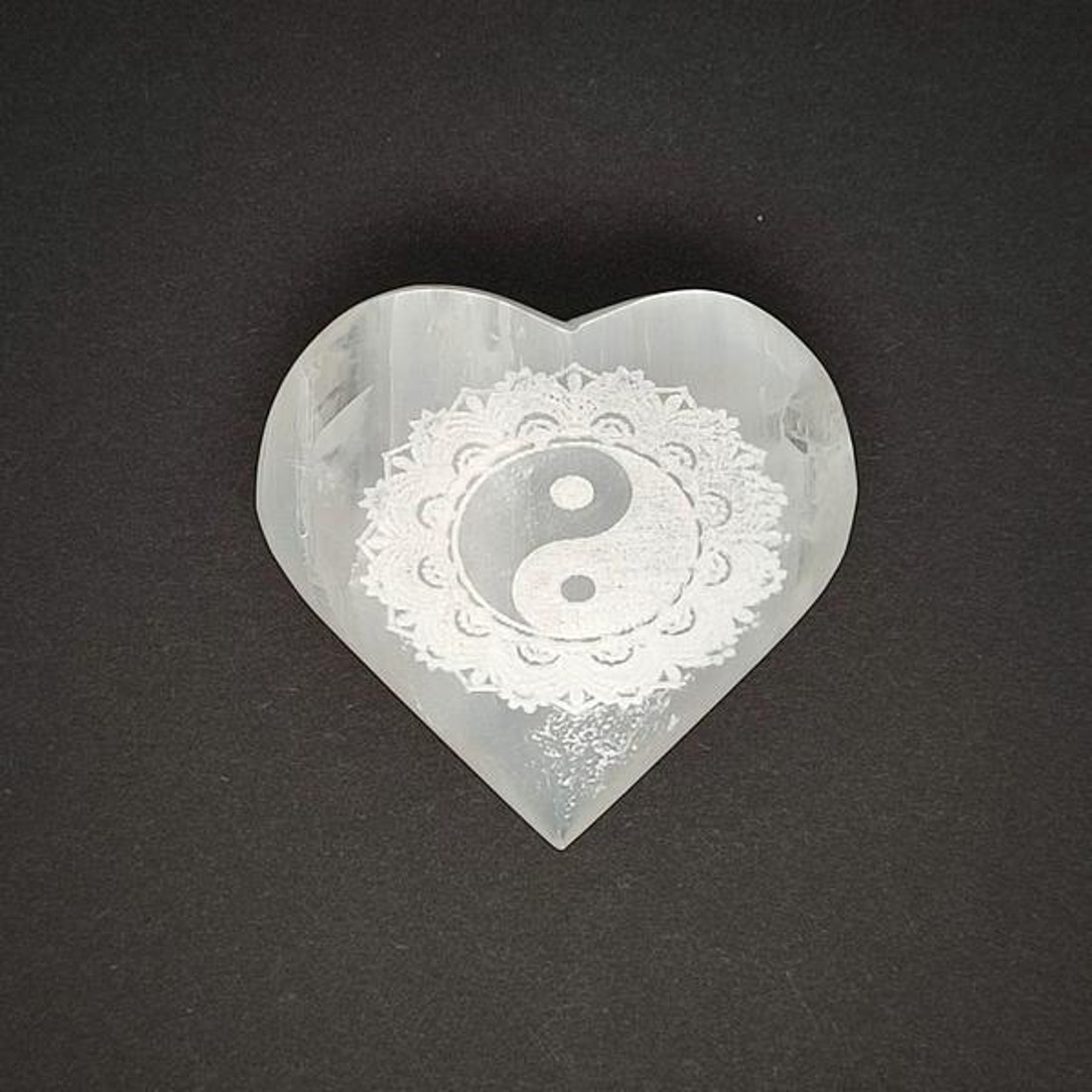 Szelenit szív yin yang 6-7cm - kellékek & szerszámok - ásvány alapanyag - ásvány figura - Meska.hu