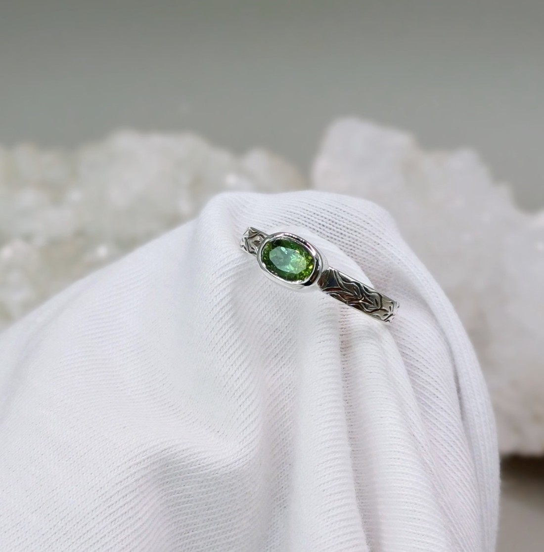 Az élet lüktetése - kézzel vésett ezüst szoliter gyűrű turmalinnal - ékszer - gyűrű - szoliter gyűrű - Meska.hu