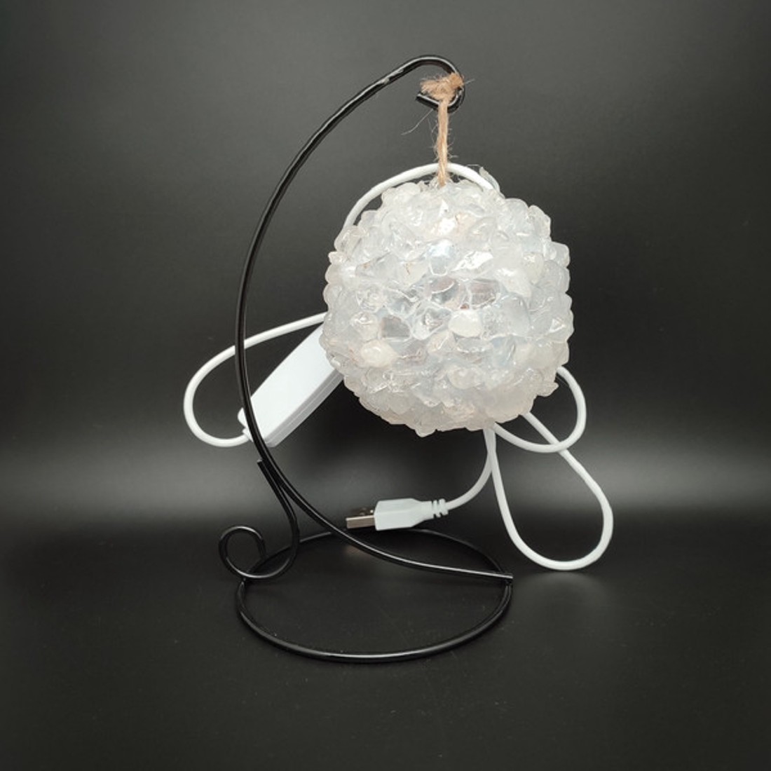 Hegyikristály gömb hangulatlámpa USB állvánnyal 9-10 cm - kellékek & szerszámok - ásvány alapanyag - Meska.hu