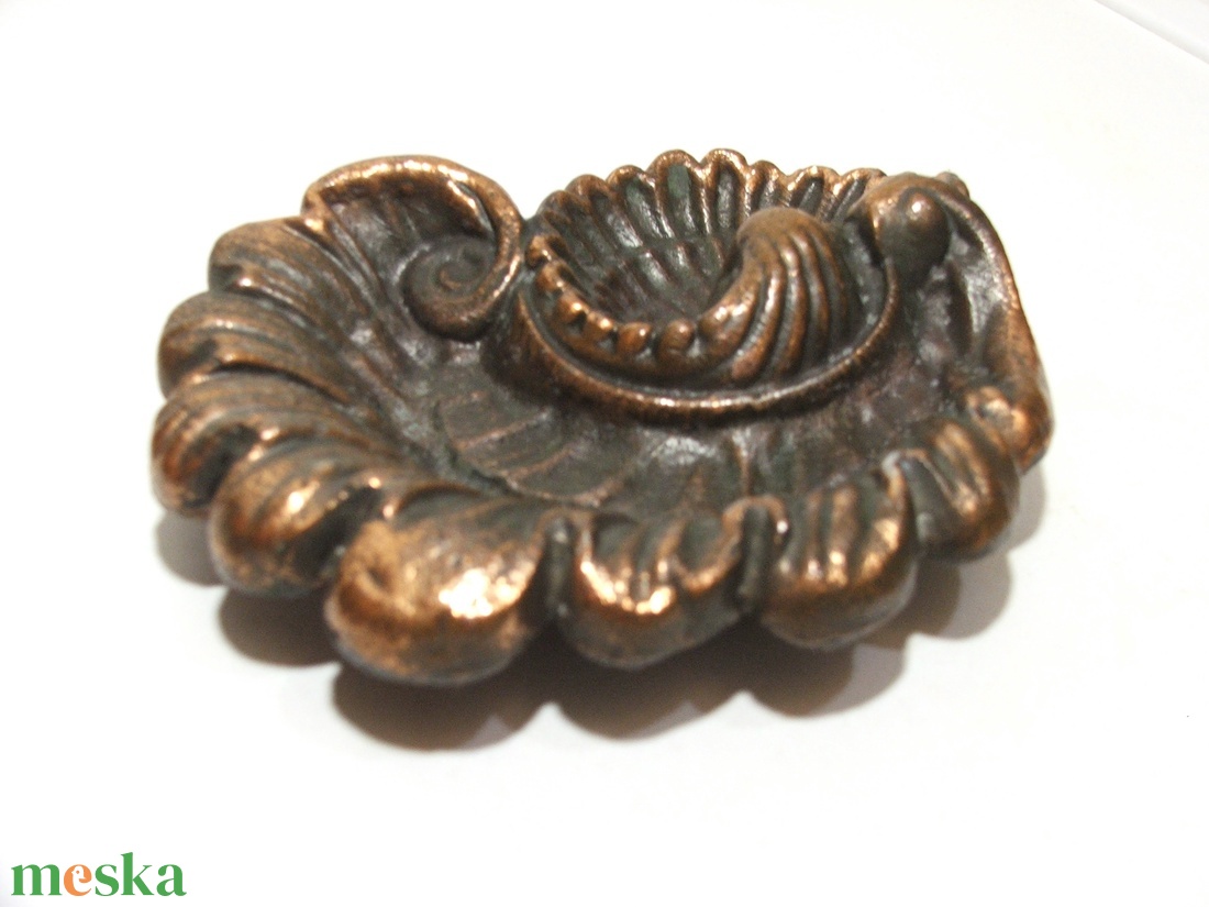 Vintage és antik bronz hamutál és sétáló gyertyatartó - karácsony - karácsonyi lakásdekoráció - karácsonyi illatgyertya, mécses - Meska.hu Vintage és antik bronz hamutál és sétáló gyertyatartó - karácsony - karácsonyi lakásdekoráció - karácsonyi illatgyertya, mécses - Meska.hu
