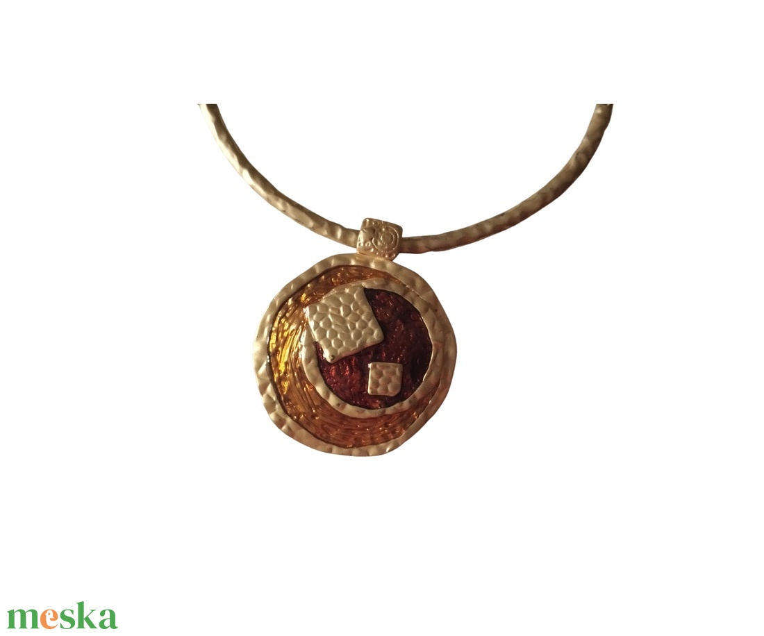 Vintage ékszer, réz színű láncon tűzzománc medál apró réz kockákkal - ékszer - nyaklánc - medálos nyaklánc - Meska.hu Vintage ékszer, réz színű láncon tűzzománc medál apró réz kockákkal - ékszer - nyaklánc - medálos nyaklánc - Meska.hu