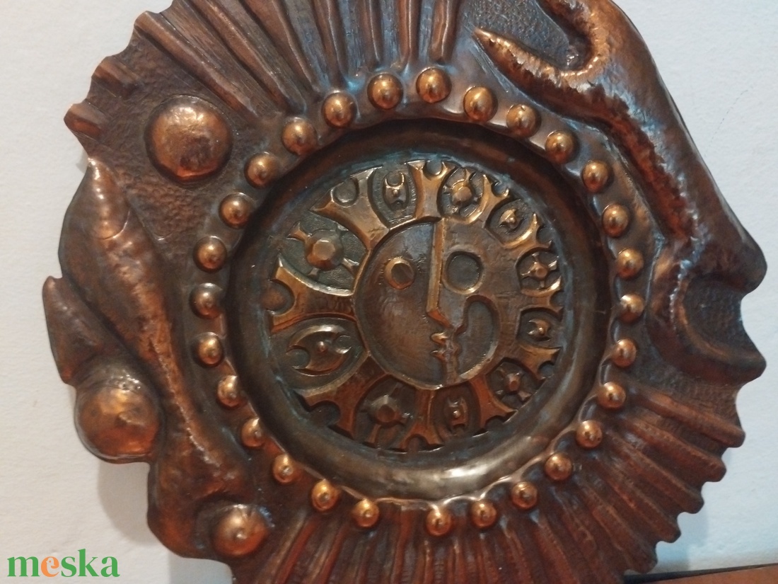 Vintage bronz falidísz, mid century bronz napkorong, bronz faldekoráció - művészet - szobor - fém - Meska.hu
