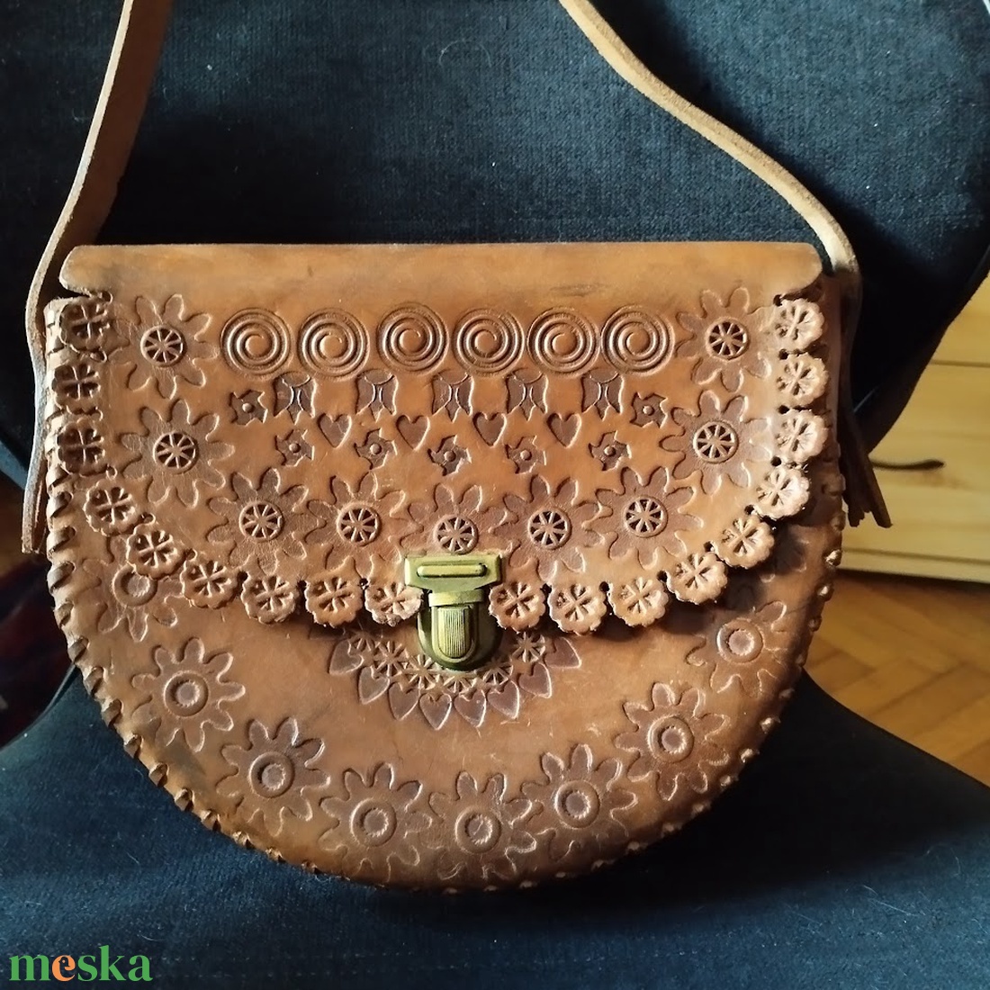 Vintage valódi bőr női táska, bőrdíszműves női válltáska, kézműves női bőr táska, vintage bőr női válltáska  - táska & tok - kézitáska & válltáska - válltáska - Meska.hu