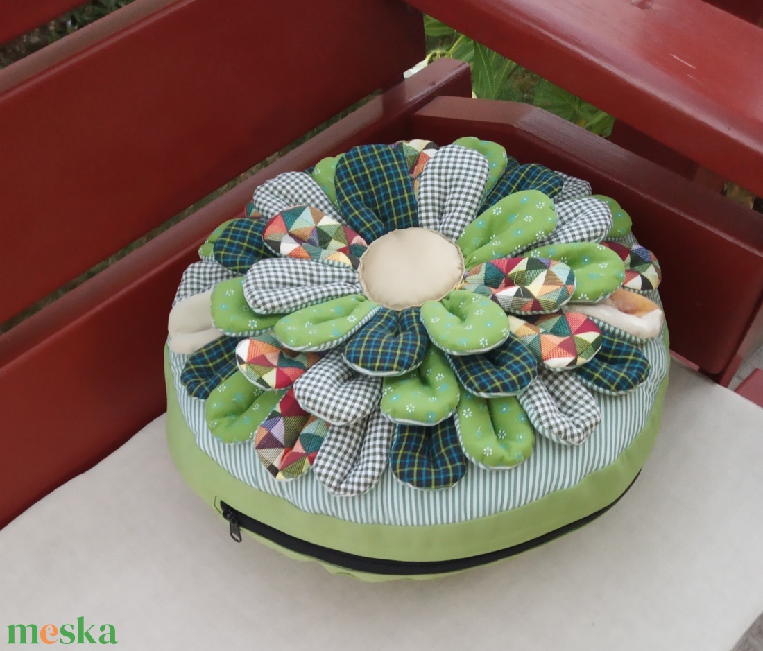Kockás kerek díszpárna huzat - otthon & életmód - babaszoba, gyerekszoba - gyerek díszpárna - Meska.hu Kockás kerek díszpárna huzat - otthon & életmód - babaszoba, gyerekszoba - gyerek díszpárna - Meska.hu