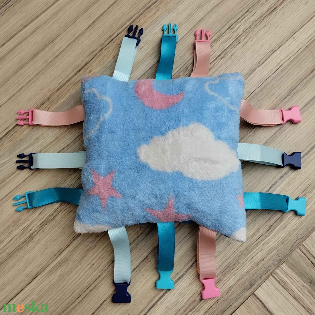 Montessori féle csatos párna- sötétkék - játék & sport - készségfejlesztő és logikai játék - oktató játékok - Meska.hu Montessori féle csatos párna- sötétkék - játék & sport - készségfejlesztő és logikai játék - oktató játékok - Meska.hu