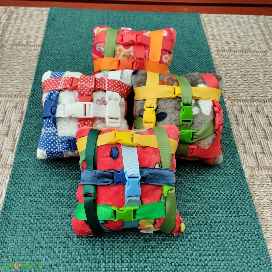 Montessori féle csatos párna- dínós - játék & sport - készségfejlesztő és logikai játék - oktató játékok - Meska.hu