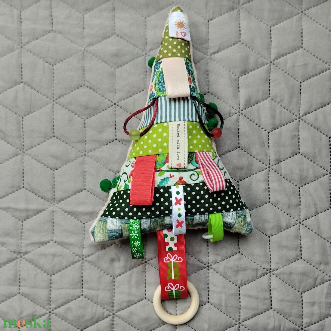 Karácsonyfa babáknak, barack színű-zöld rojttal - játék & sport - 3 éves kor alattiaknak - alvóka & rongyi - Meska.hu