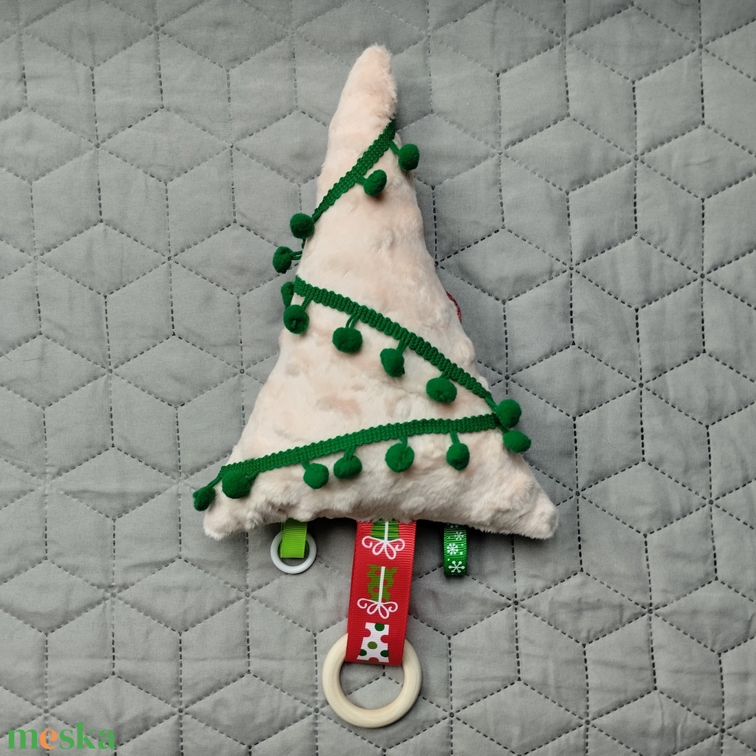 Karácsonyfa babáknak, barack színű-zöld rojttal - játék & sport - 3 éves kor alattiaknak - alvóka & rongyi - Meska.hu