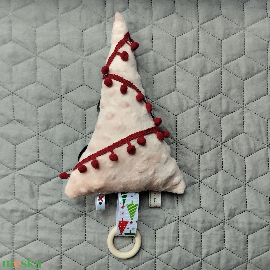 Karácsonyfa babáknak, barack színű-bordó rojtos - játék & sport - 3 éves kor alattiaknak - alvóka & rongyi - Meska.hu