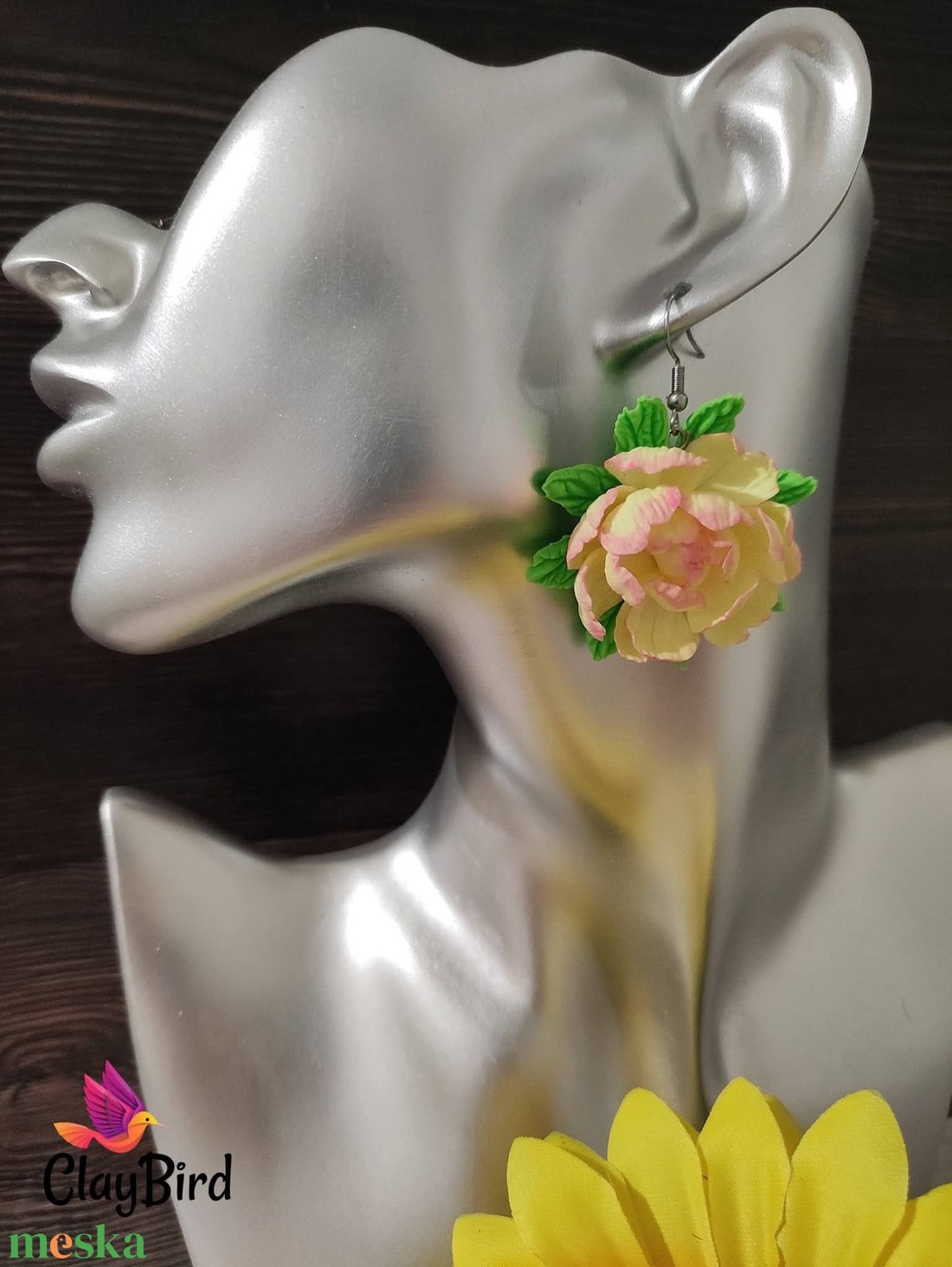 Virágos fülbevaló - ékszer - fülbevaló - lógó fülbevaló - Meska.hu