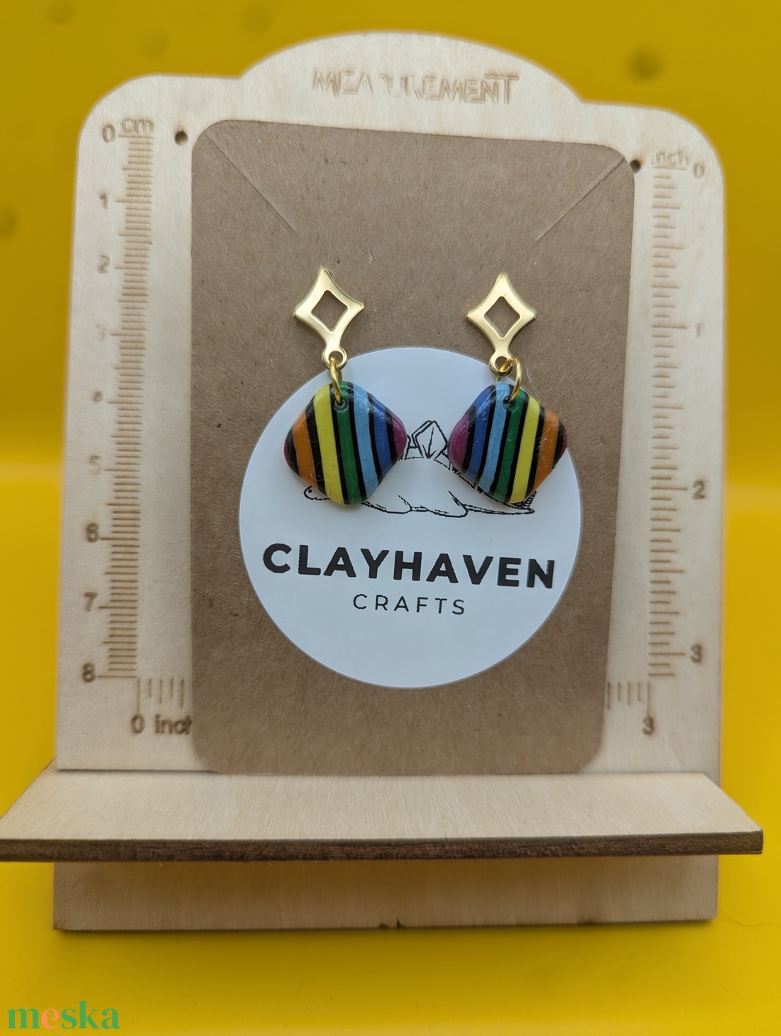 Szivárványos kézműves fülbevaló polimer gyurmából (polymer clay), LMBTQ+, karácsonyi ajándék, kicsi, négyszög - 128 - ékszer - fülbevaló - lógó fülbevaló - Meska.hu
