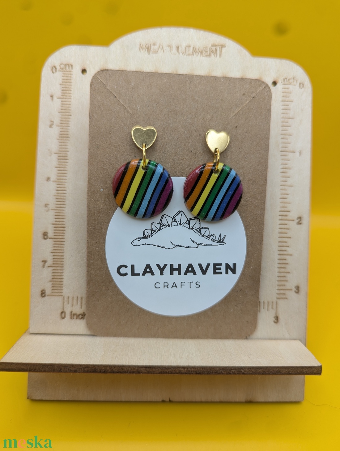 Szivárványos kézműves fülbevaló polimer gyurmából (polymer clay), LMBTQ+, karácsonyi ajándék, kicsi, kerek - 131 - ékszer - fülbevaló - lógó fülbevaló - Meska.hu