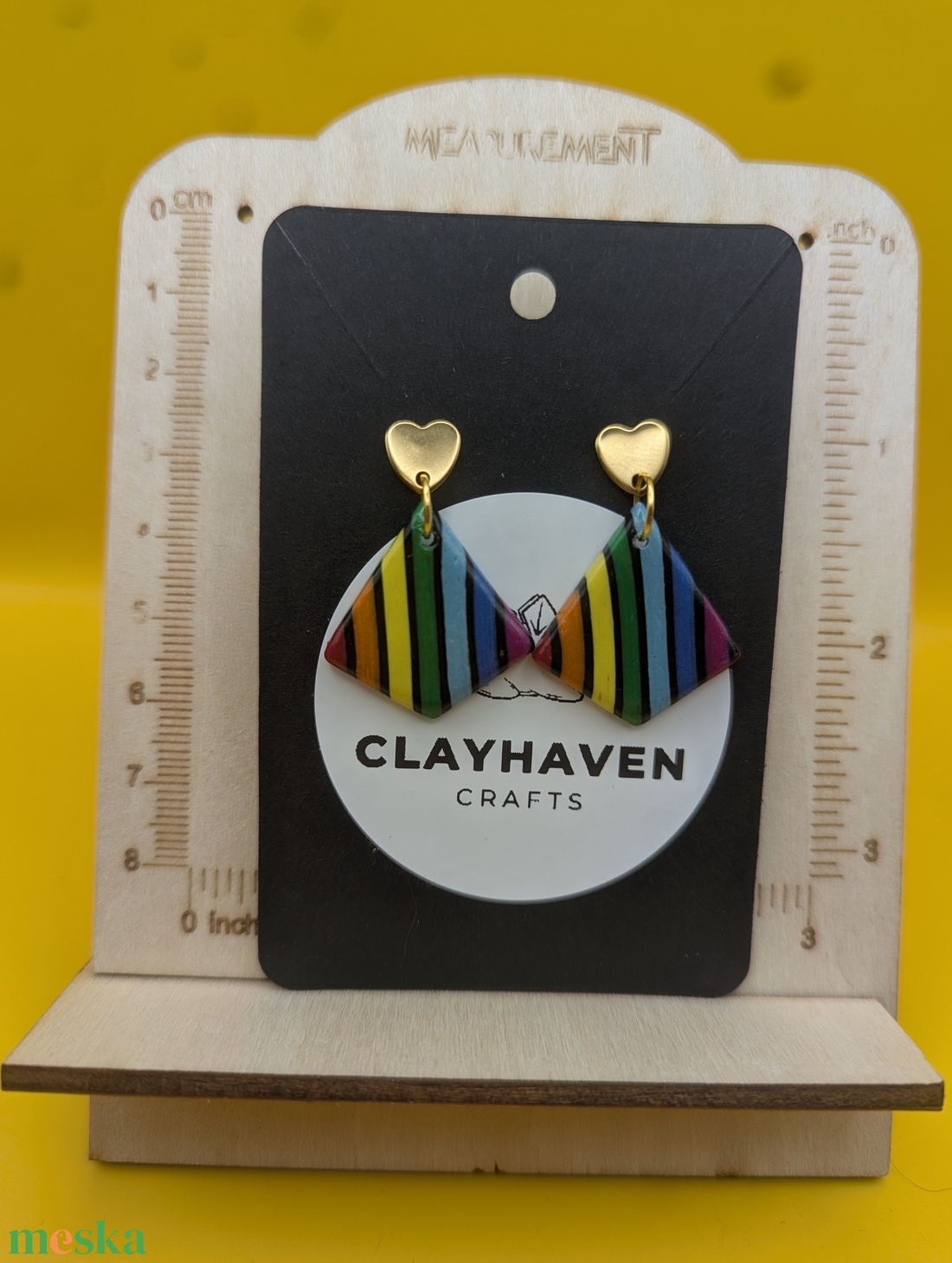 Szivárványos kézműves fülbevaló polimer gyurmából (polymer clay), LMBTQ+, karácsonyi ajándék, közepes, rombusz - 133 - ékszer - fülbevaló - lógó fülbevaló - Meska.hu