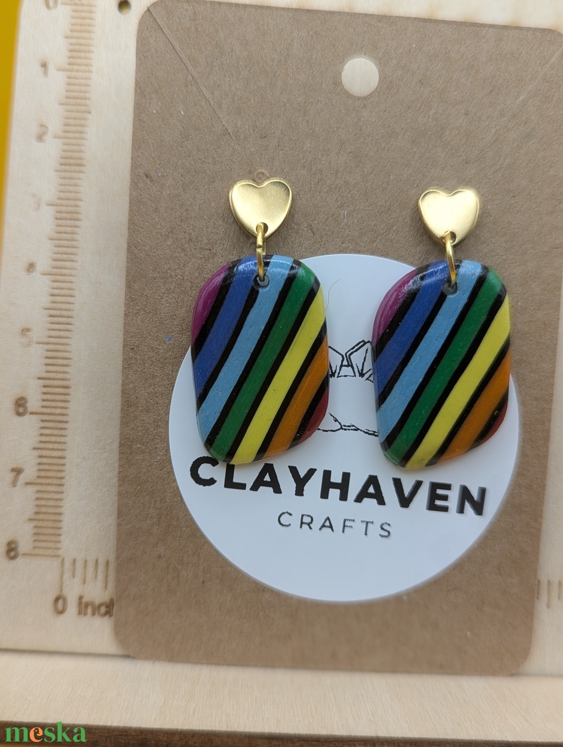 Szivárványos kézműves fülbevaló polimer gyurmából (polymer clay), LMBTQ+, karácsonyi ajándék, közepes, csepp - 135 - ékszer - fülbevaló - lógó fülbevaló - Meska.hu