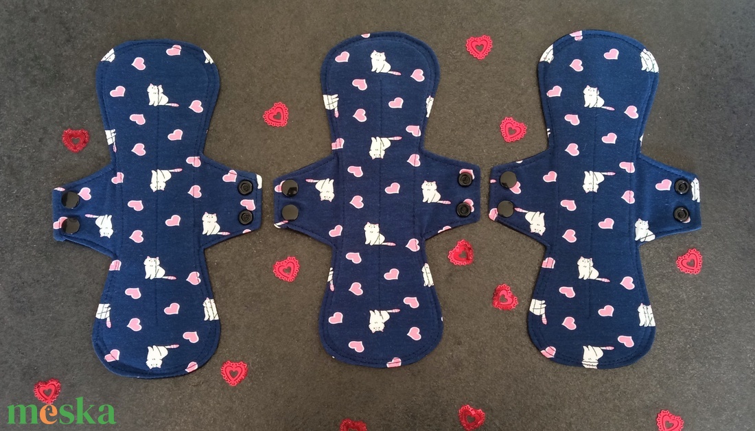 Mosható betét - cicás, szívecskés - szépségápolás - intim higiénia - intimbetét - Meska.hu