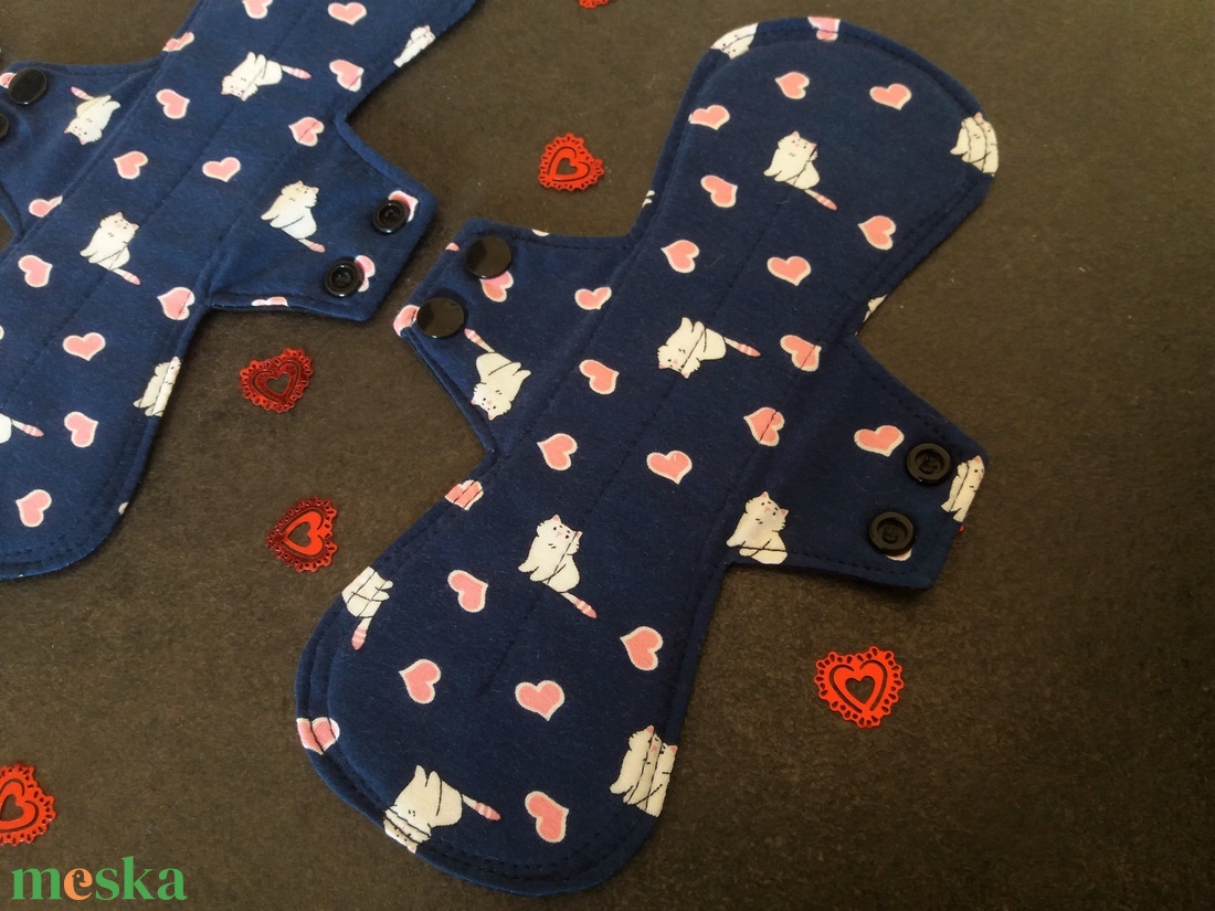 Mosható betét - cicás, szívecskés - szépségápolás - intim higiénia - intimbetét - Meska.hu