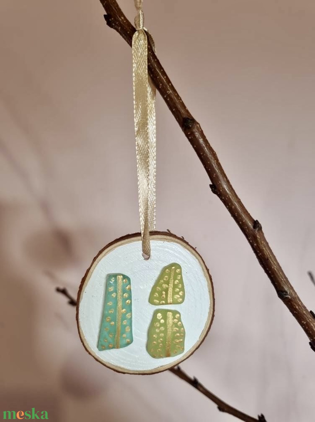 Aranymintás tengeri üveg karácsonyfadísz faalapon - karácsony - karácsonyi lakásdekoráció - karácsonyfadíszek - Meska.hu