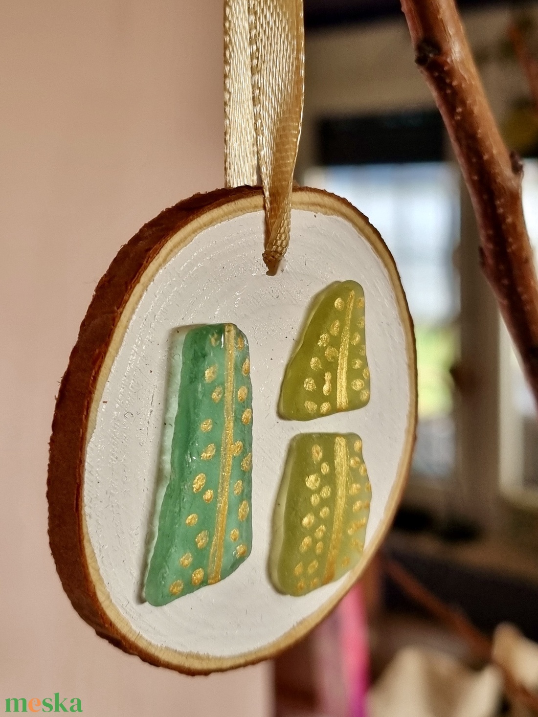 Aranymintás tengeri üveg karácsonyfadísz faalapon - karácsony - karácsonyi lakásdekoráció - karácsonyfadíszek - Meska.hu