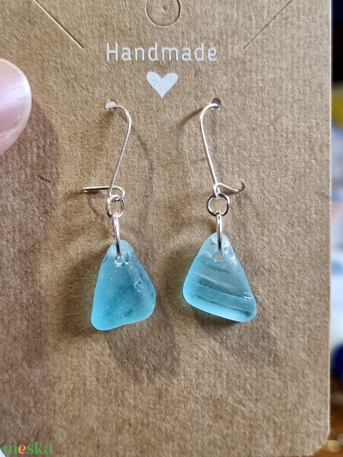 Valódi tengeri üvegből készült fülbevaló.  - ékszer - fülbevaló - lógó fülbevaló - Meska.hu