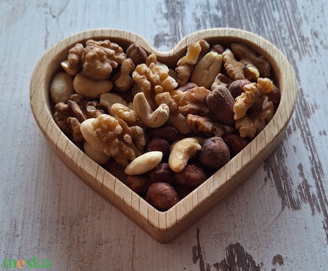 Szív alakú tölgyfa snackestál  - otthon & életmód - konyhafelszerelés, tálalás - tálalás - tálca - Meska.hu