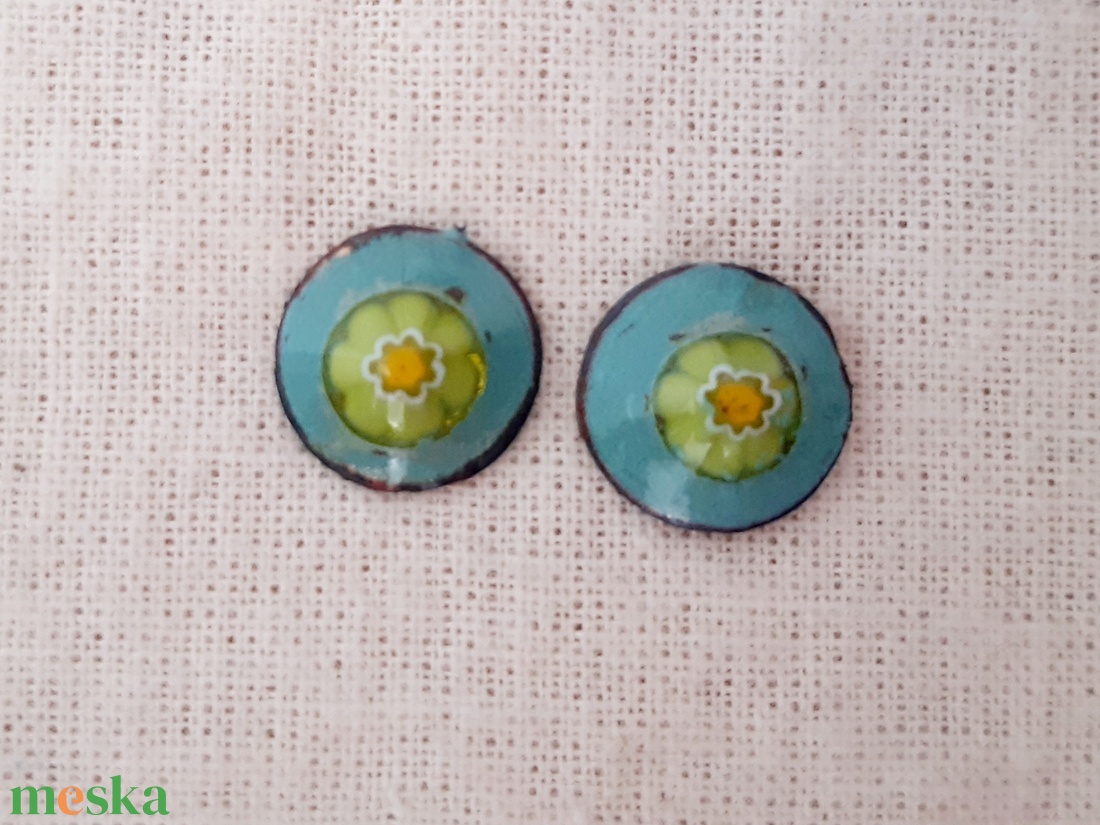 Pötty fülbeavló (türkiz alapon zöld virág) - ékszer - fülbevaló - pötty fülbevaló - Meska.hu