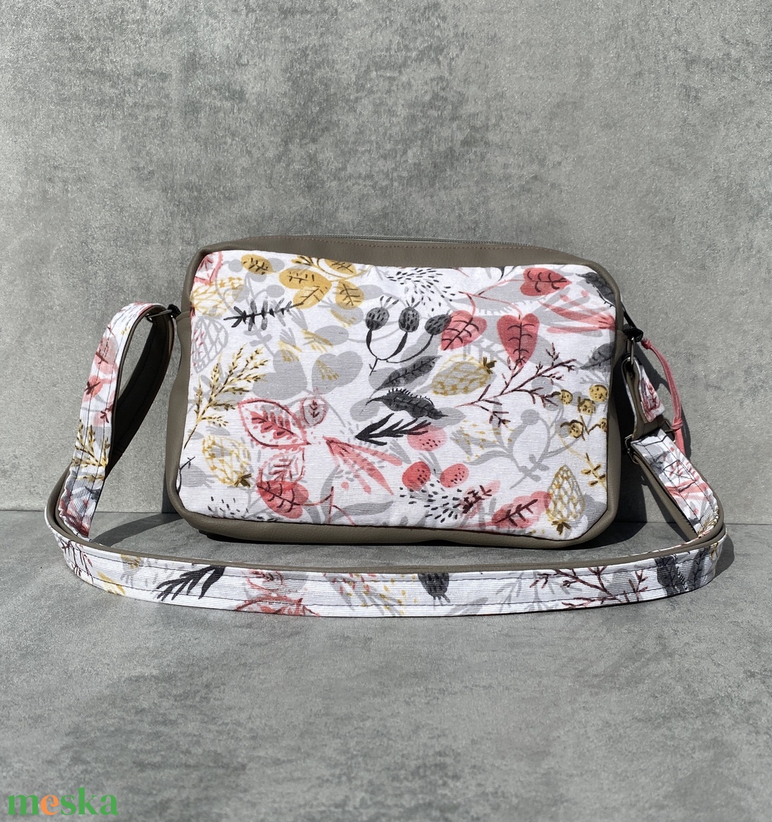 Doboztáska / Crossbody Ákom-bákom növények - táska & tok - kézitáska & válltáska - vállon átvethető táska - Meska.hu Doboztáska / Crossbody Ákom-bákom növények - táska & tok - kézitáska & válltáska - vállon átvethető táska - Meska.hu