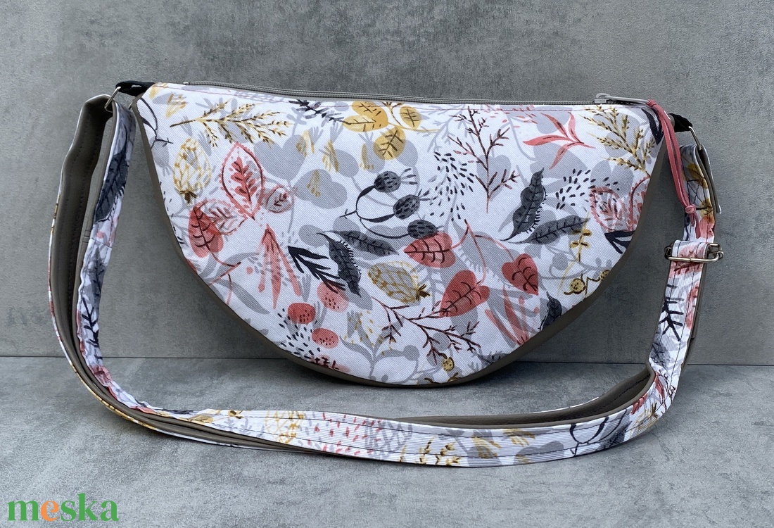 Félkör crossbody Ákom-bákom növények - táska & tok - kézitáska & válltáska - vállon átvethető táska - Meska.hu Félkör crossbody Ákom-bákom növények - táska & tok - kézitáska & válltáska - vállon átvethető táska - Meska.hu
