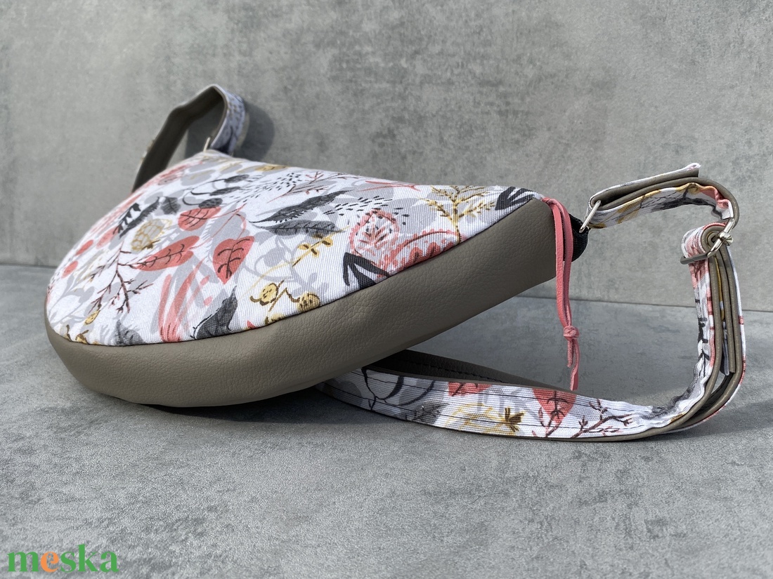 Félkör crossbody Ákom-bákom növények - táska & tok - kézitáska & válltáska - vállon átvethető táska - Meska.hu Félkör crossbody Ákom-bákom növények - táska & tok - kézitáska & válltáska - vállon átvethető táska - Meska.hu
