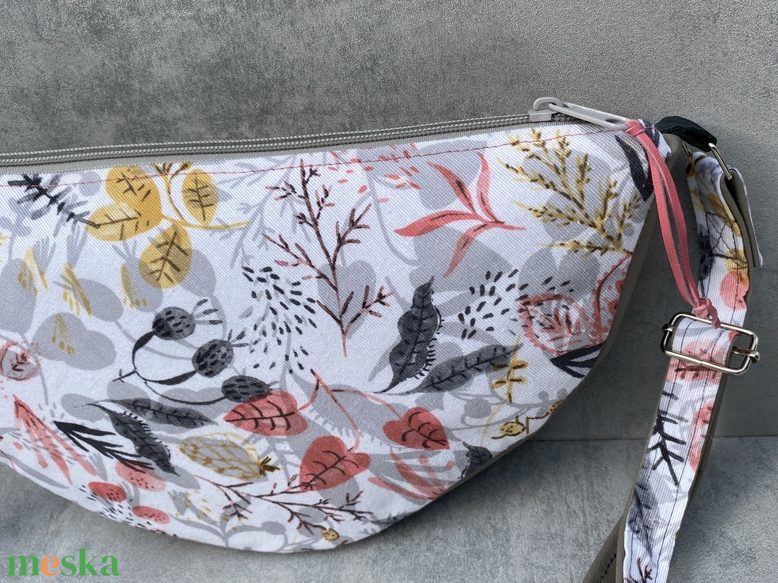 Félkör crossbody Ákom-bákom növények - táska & tok - kézitáska & válltáska - vállon átvethető táska - Meska.hu Félkör crossbody Ákom-bákom növények - táska & tok - kézitáska & válltáska - vállon átvethető táska - Meska.hu