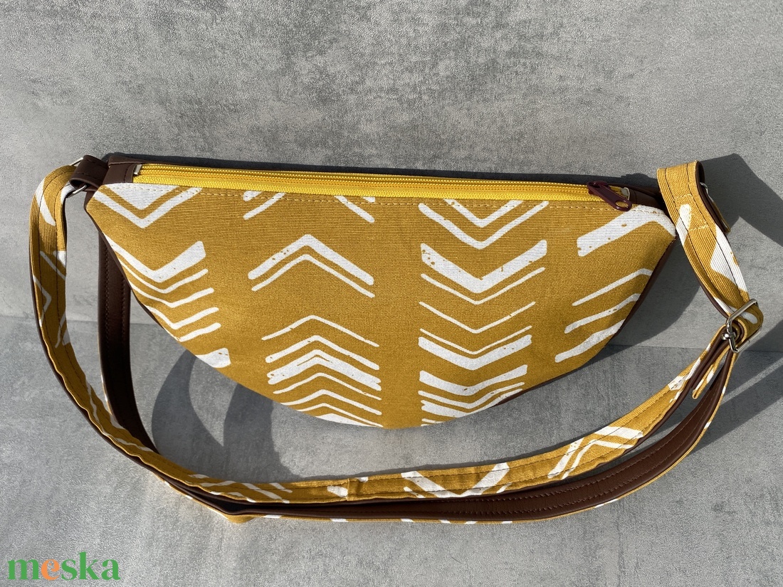 Félkör crossbody Mustársárga etno mintás - táska & tok - kézitáska & válltáska - vállon átvethető táska - Meska.hu Félkör crossbody Mustársárga etno mintás - táska & tok - kézitáska & válltáska - vállon átvethető táska - Meska.hu