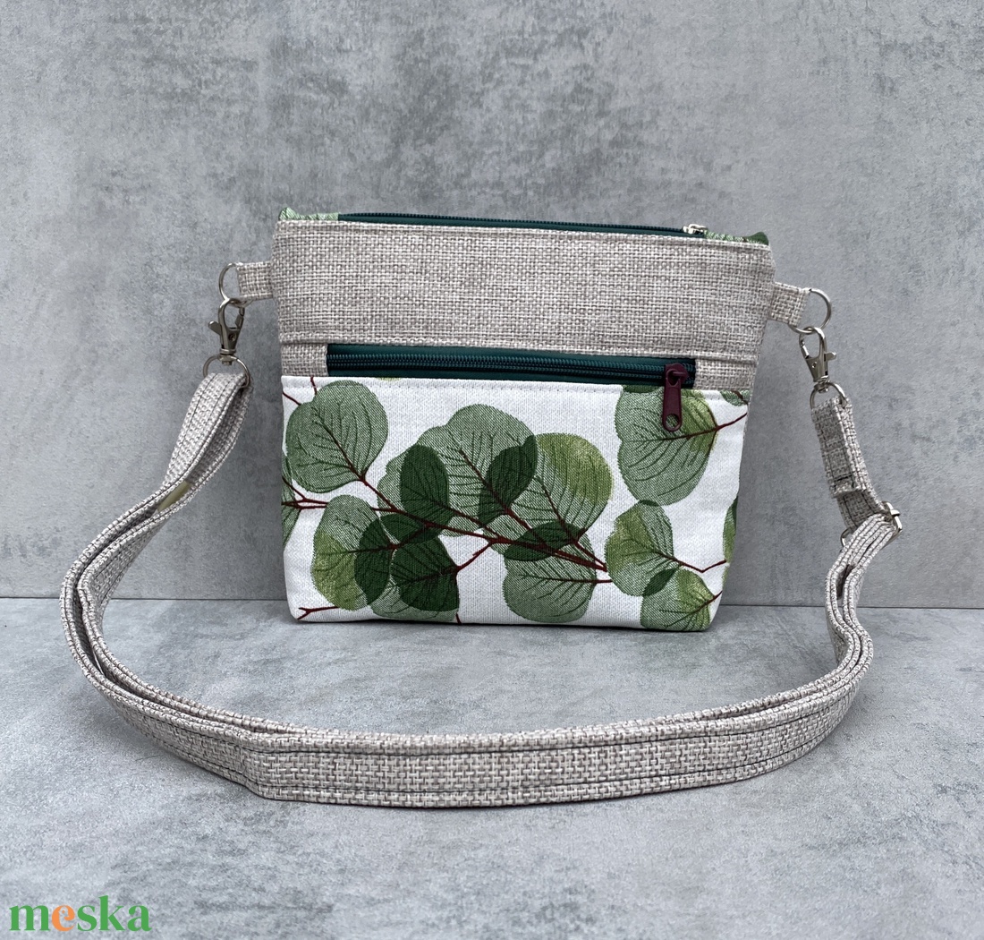 Crossbody Zöld levelek juta alapon - táska & tok - kézitáska & válltáska - vállon átvethető táska - Meska.hu Crossbody Zöld levelek juta alapon - táska & tok - kézitáska & válltáska - vállon átvethető táska - Meska.hu