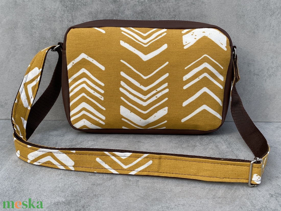 Doboztáska / Crossbody Mustársárga etno mintás - táska & tok - kézitáska & válltáska - vállon átvethető táska - Meska.hu Doboztáska / Crossbody Mustársárga etno mintás - táska & tok - kézitáska & válltáska - vállon átvethető táska - Meska.hu