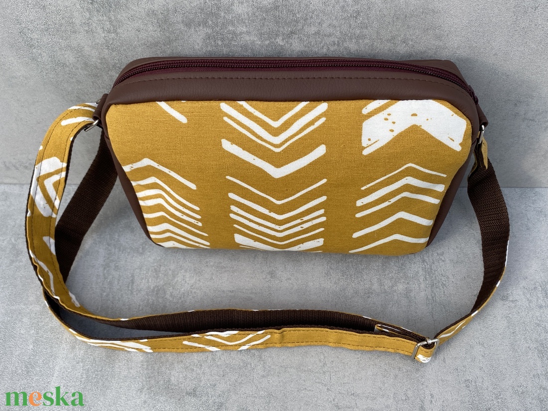 Doboztáska / Crossbody Mustársárga etno mintás - táska & tok - kézitáska & válltáska - vállon átvethető táska - Meska.hu Doboztáska / Crossbody Mustársárga etno mintás - táska & tok - kézitáska & válltáska - vállon átvethető táska - Meska.hu