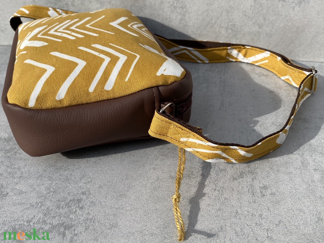 Doboztáska / Crossbody Mustársárga etno mintás - táska & tok - kézitáska & válltáska - vállon átvethető táska - Meska.hu Doboztáska / Crossbody Mustársárga etno mintás - táska & tok - kézitáska & válltáska - vállon átvethető táska - Meska.hu