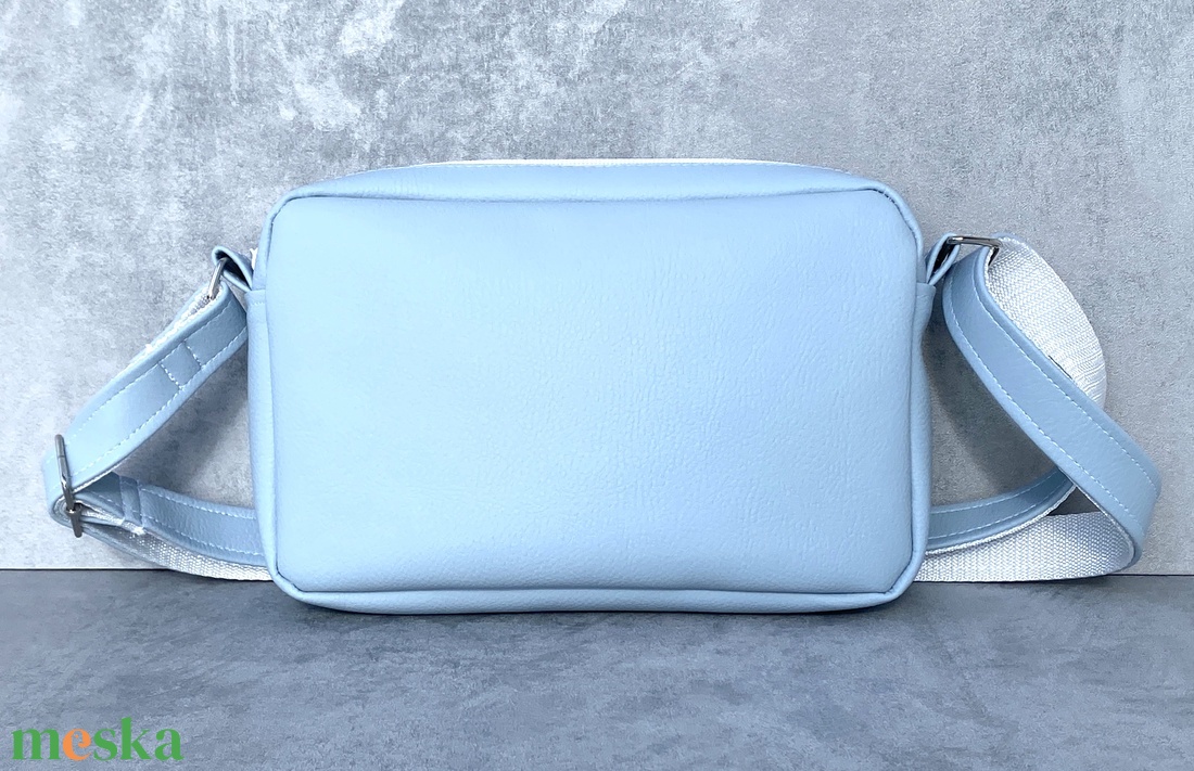 Doboztáska / Crossbody Jégkék - táska & tok - kézitáska & válltáska - vállon átvethető táska - Meska.hu Doboztáska / Crossbody Jégkék - táska & tok - kézitáska & válltáska - vállon átvethető táska - Meska.hu