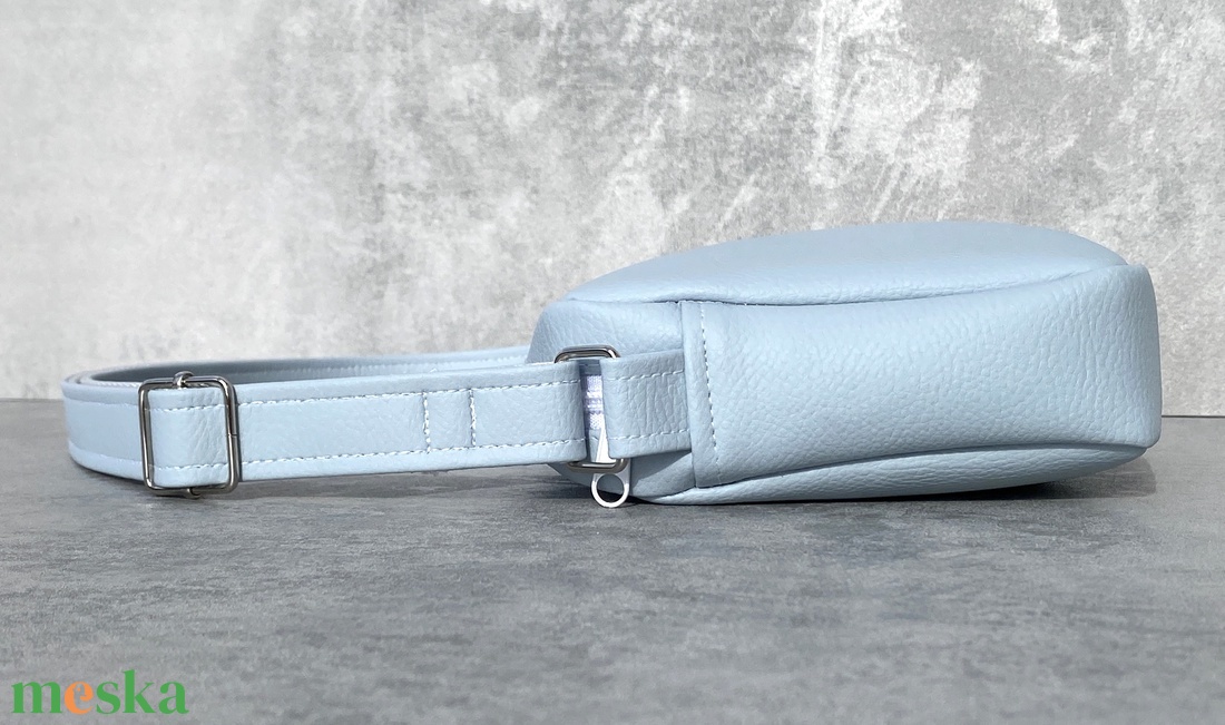 Doboztáska / Crossbody Jégkék - táska & tok - kézitáska & válltáska - vállon átvethető táska - Meska.hu Doboztáska / Crossbody Jégkék - táska & tok - kézitáska & válltáska - vállon átvethető táska - Meska.hu