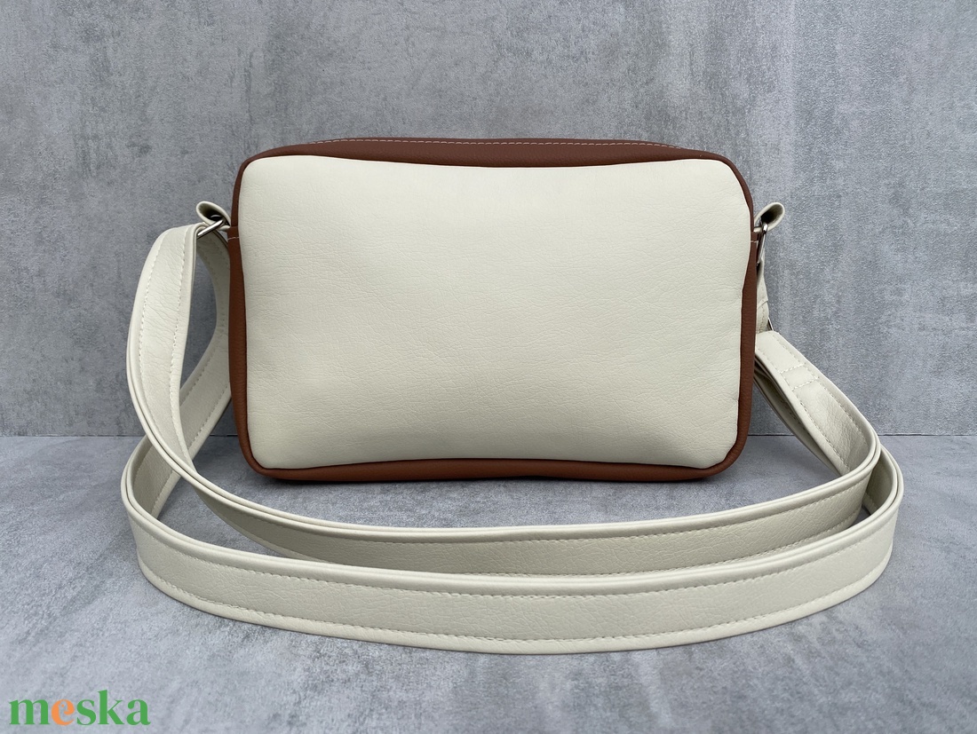 Doboztáska / Crossbody  Tejeskávé  - táska & tok - kézitáska & válltáska - vállon átvethető táska - Meska.hu