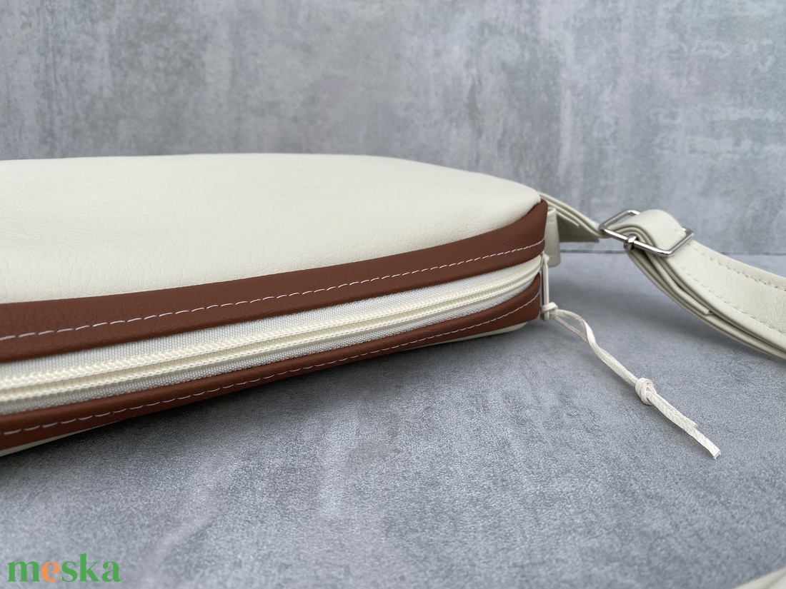 Doboztáska / Crossbody  Tejeskávé  - táska & tok - kézitáska & válltáska - vállon átvethető táska - Meska.hu